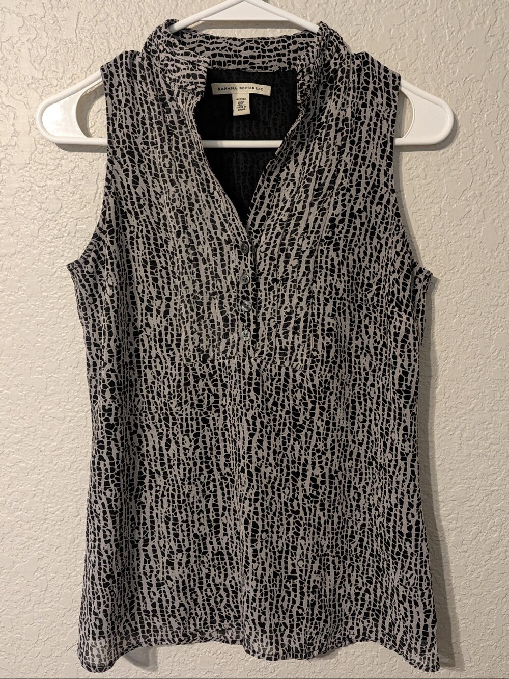 Banana Republic Button-front Sleeveless Blouse Animal Print Black & Beige, 00P